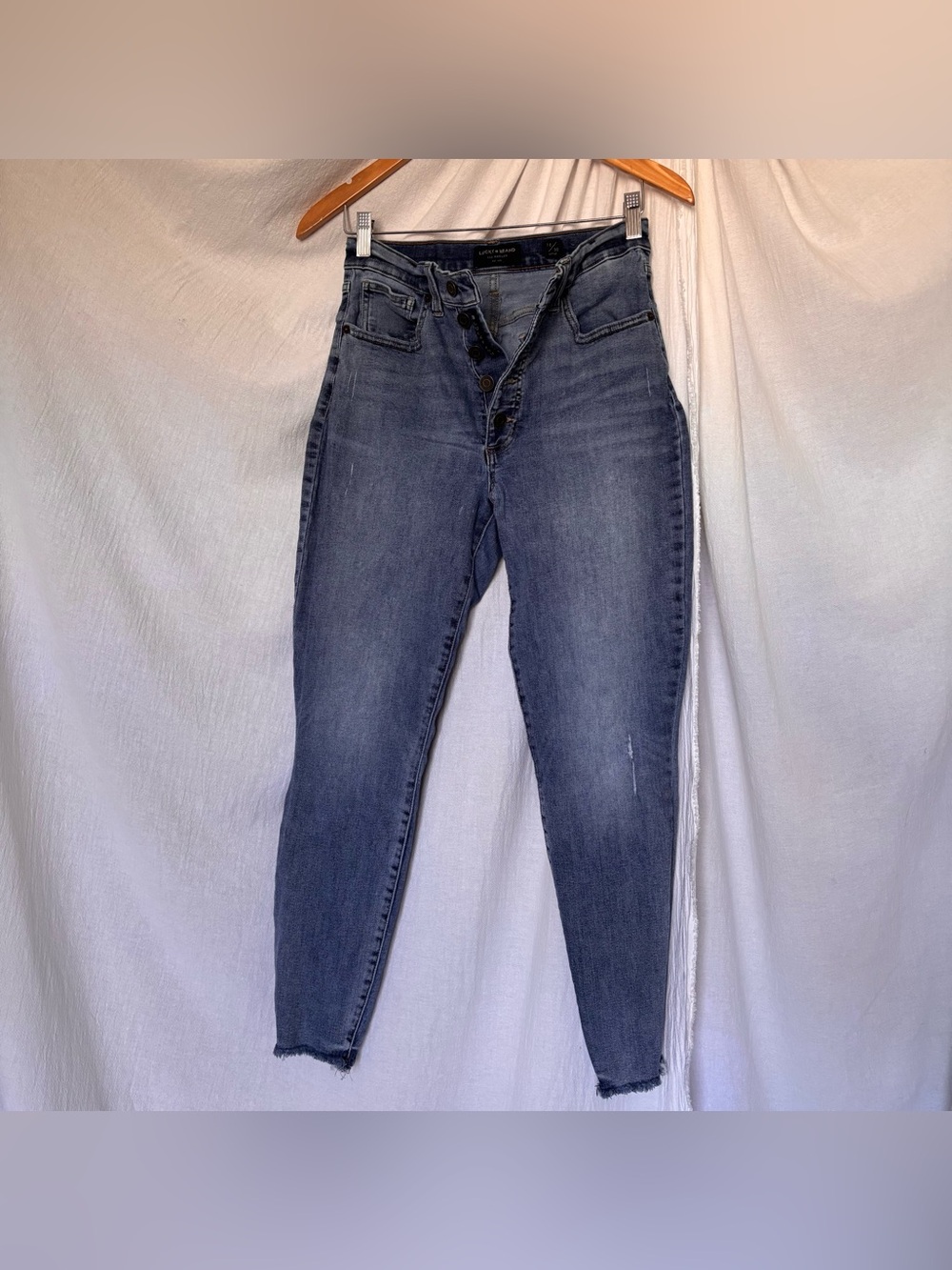Lucky Brand High-Rise Button-Fly Slim Jeans in Washed Blue Denim